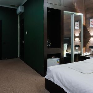 Budget King Room